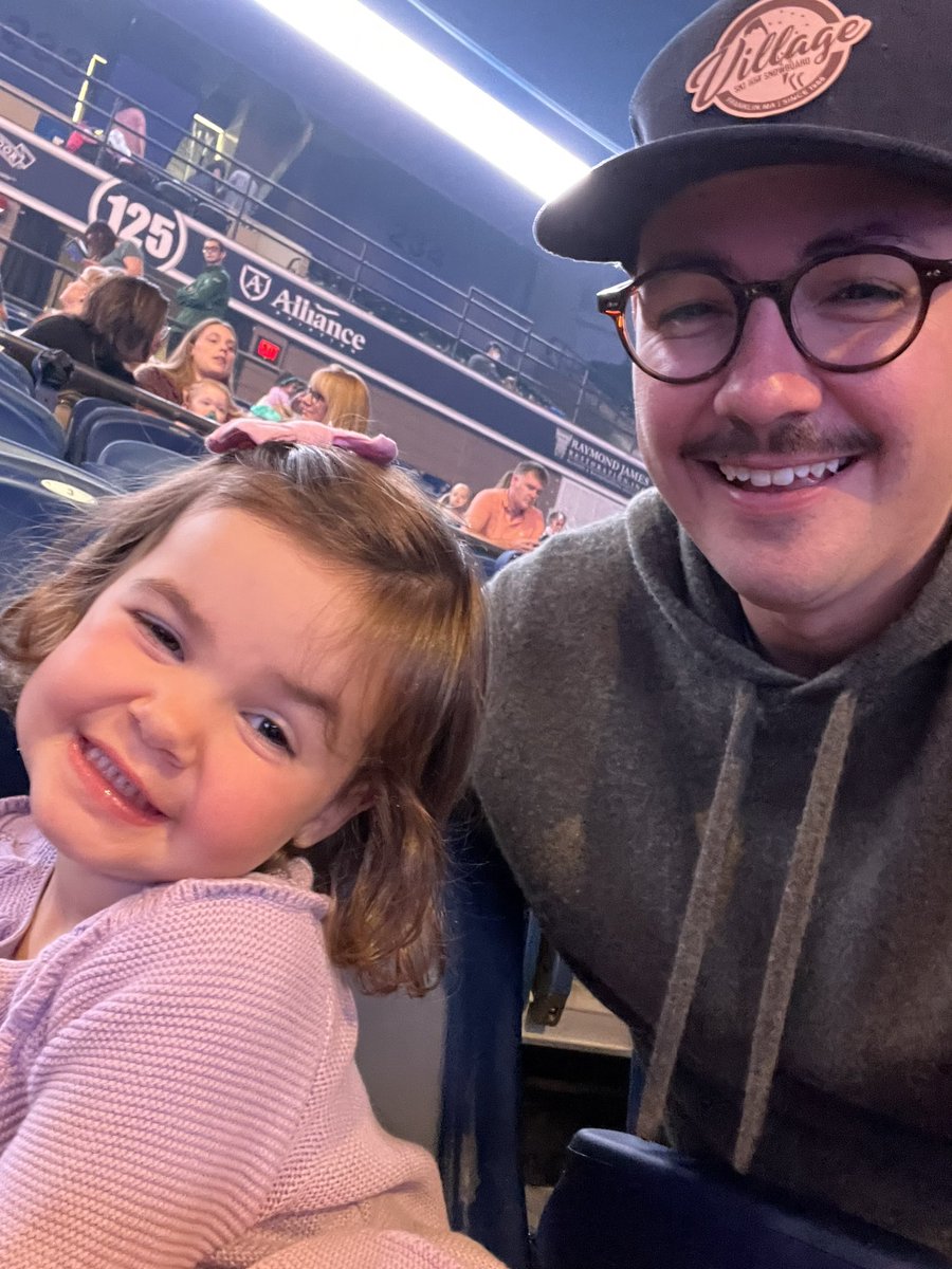 nb2190jk's tweet photo. #disneyonice https://t.co/FnqkGH31ij