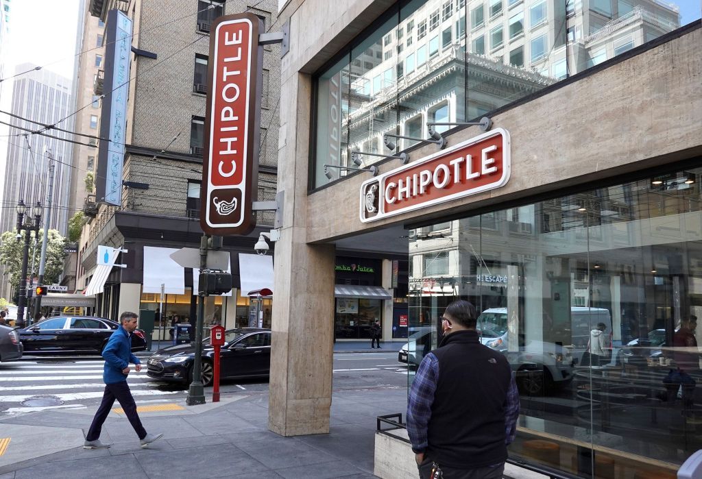 WmBender's tweet photo. . @Chipotle says it may need to tick its food prices up to pay #California wages https://t.co/HQe1OGJ2kv #myfcsi @cagov #restaurant #LaborCost #MenuPrices @Ken4Life @calrestaurants #myfcsi https://t.co/Yt3nuq7EIV