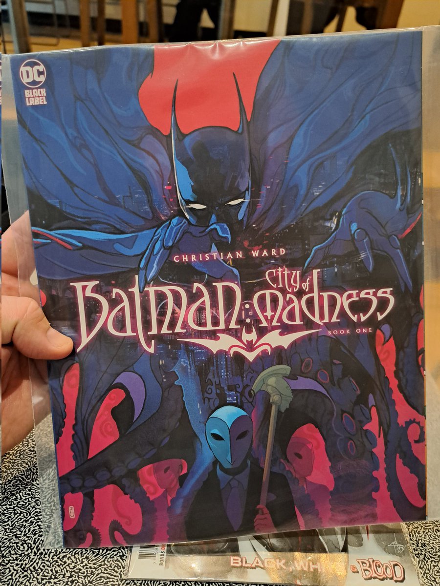 MrAdamMcNelis's tweet photo. Once again, a solid haul from Glasgow's finest, @citycentrecomic 

@JamesTheFourth &amp; @Martin_Simmonds' Dracula.

@cjwardart's Batman: City of Madness

...and dipping my toe with a Garth Ennis zombie story.

Happy Saturday my beautiful friends and lovers. https://t.co/gwUFwan16C