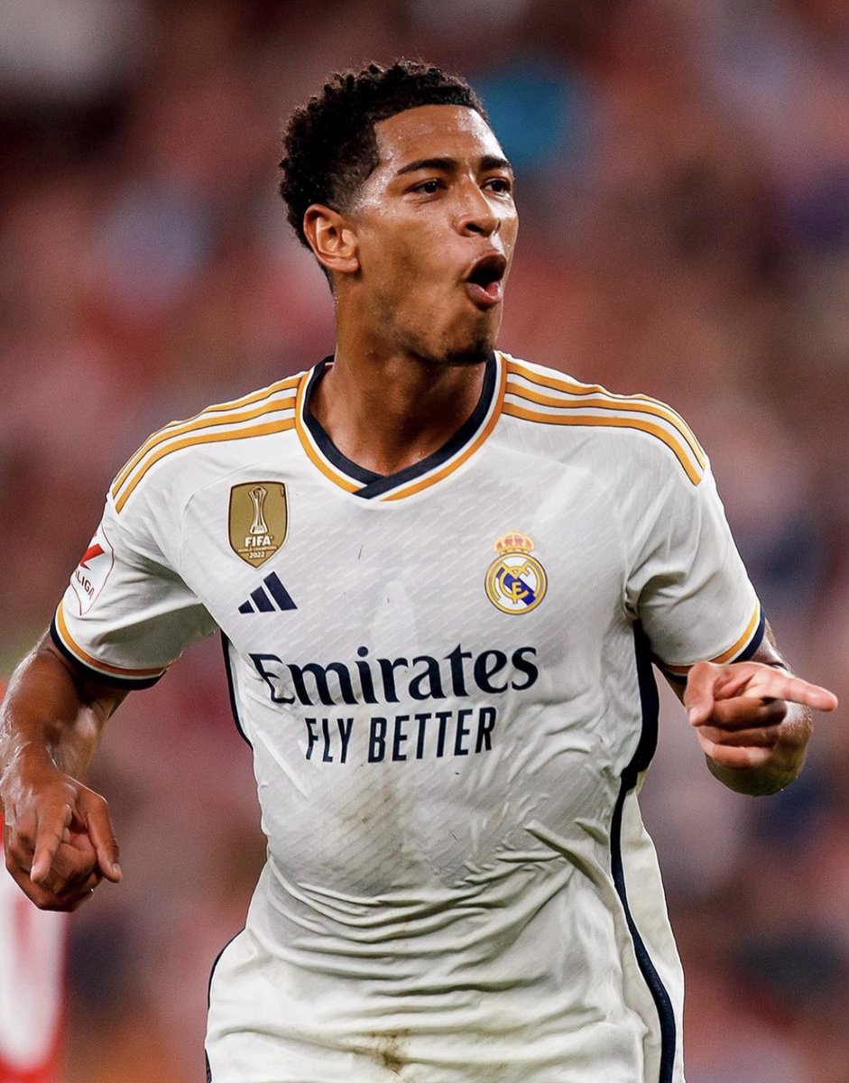 OficialSala12's tweet photo. Bellingham com a camisa do Real Madrid:

🏟 13 jogos
⚽️ 12 gols
🅰️ 3 assistências

20 ANOS. https://t.co/VGaS5Gxoi9