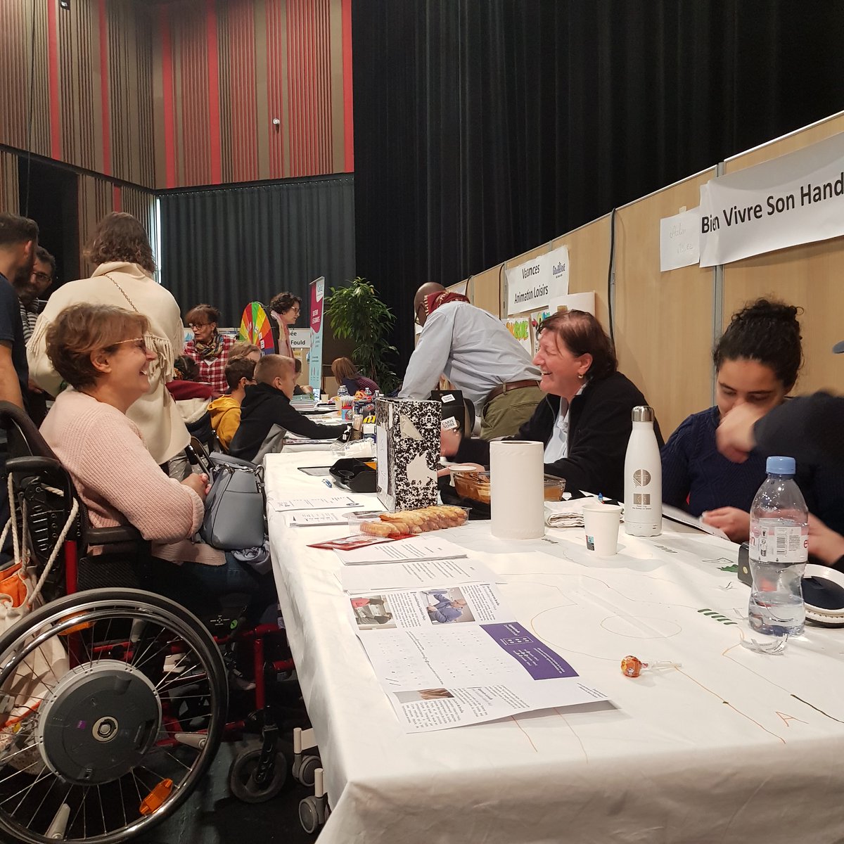 bvsh92's tweet photo. Bienvenue à Courbevoie ! Nous nous sommes réunis de manière merveilleuse au festival Handi Partage. C'était un moment exceptionnel de partage et d'inclusion. #HandiPartage #Courbevoie 🎉🤝🌟 https://t.co/a2czWY84kD