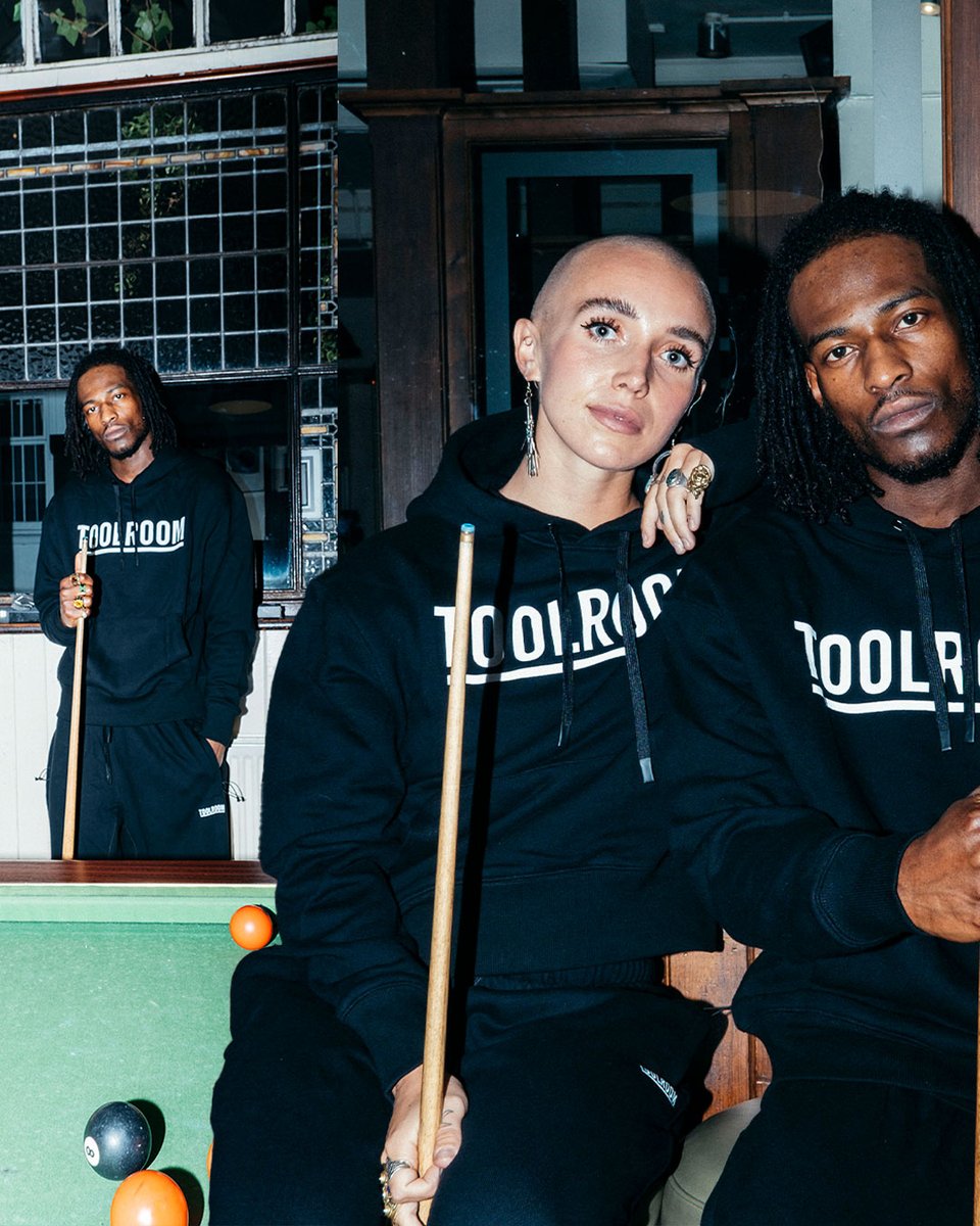 toolroomrecords's tweet image. Represent the movement in our latest attire.  💿

Elevate your threads game with our brand new hoodie and joggers set.

➡️ Toolroom.lnk.to/ClothingWebTT

#WHEREMUSICMATTERS
