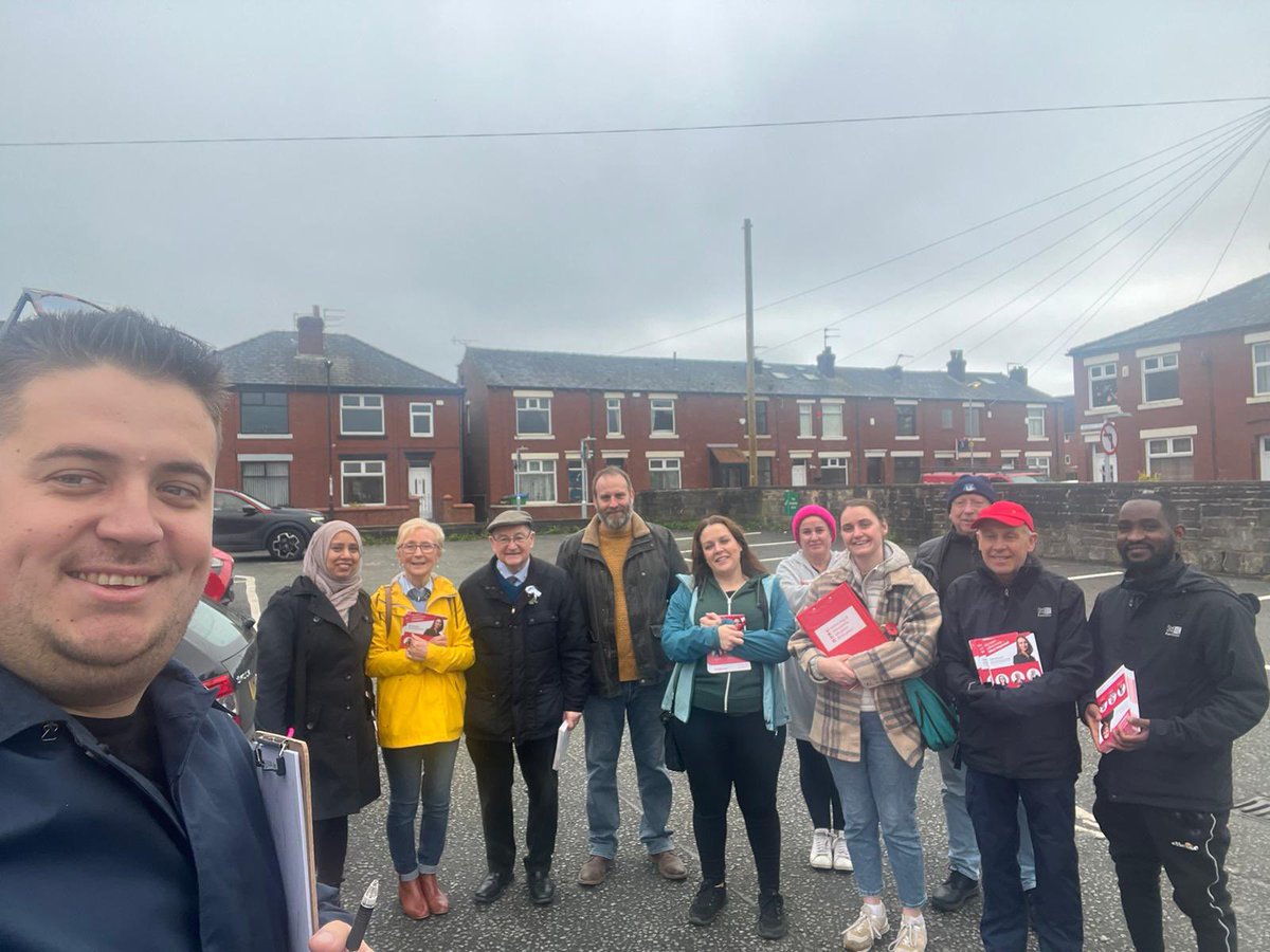 Not the best weather 🌧️ but pleased to have the best campaigners including @LizMcInnes60 out speaking to people in #Castleton today! Thanks team, and thanks to everyone who spoke to us too 😊 #LabourDoorstep 🌹