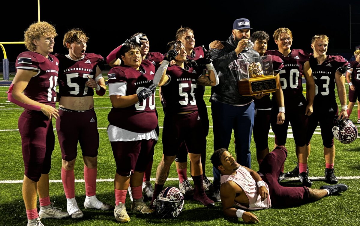 Some of the #PancakeMafia and TEs after the W. I needed a cheeseburger. Oh and forgot to mention 1400 yard rusher 21 TD <a href="/JTink2121/">Jayden Tinker</a> 

#UnionMineKindaGuys
#SwingTheAxe