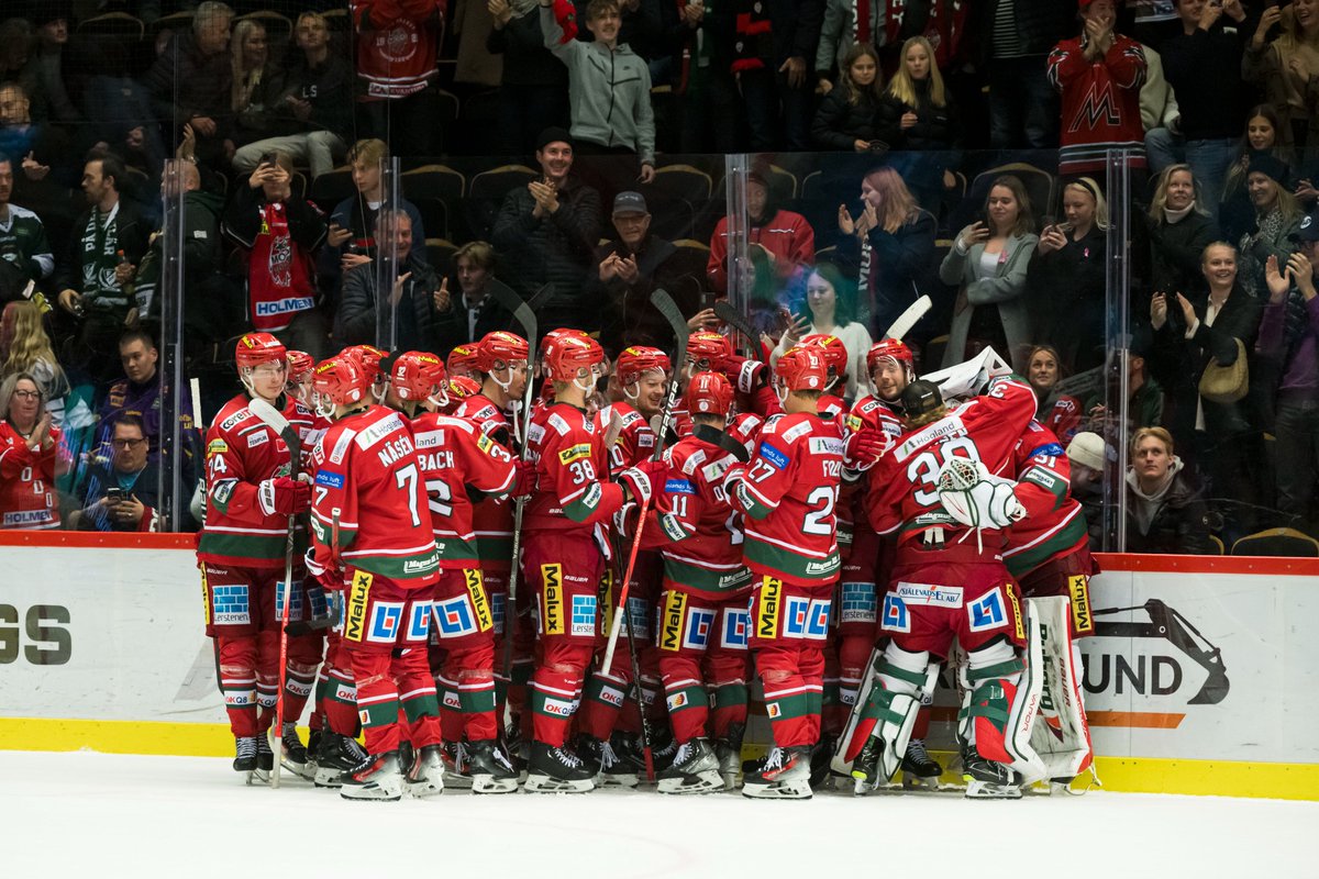 SHLse's tweet photo. I Hägglunds Arena bjuds det på @MoDo_Hockey mot @LuleaHockey ikväll. Hemmalaget är ruggigt starka på hemmaplan och bortalaget kommer från en förlust senast.
Följ matchen 📲 https://t.co/Kmav63R8TE
#MODOLHF #SHL #twittpuck #ishockey #svsshl https://t.co/9qmXPF3Hbs