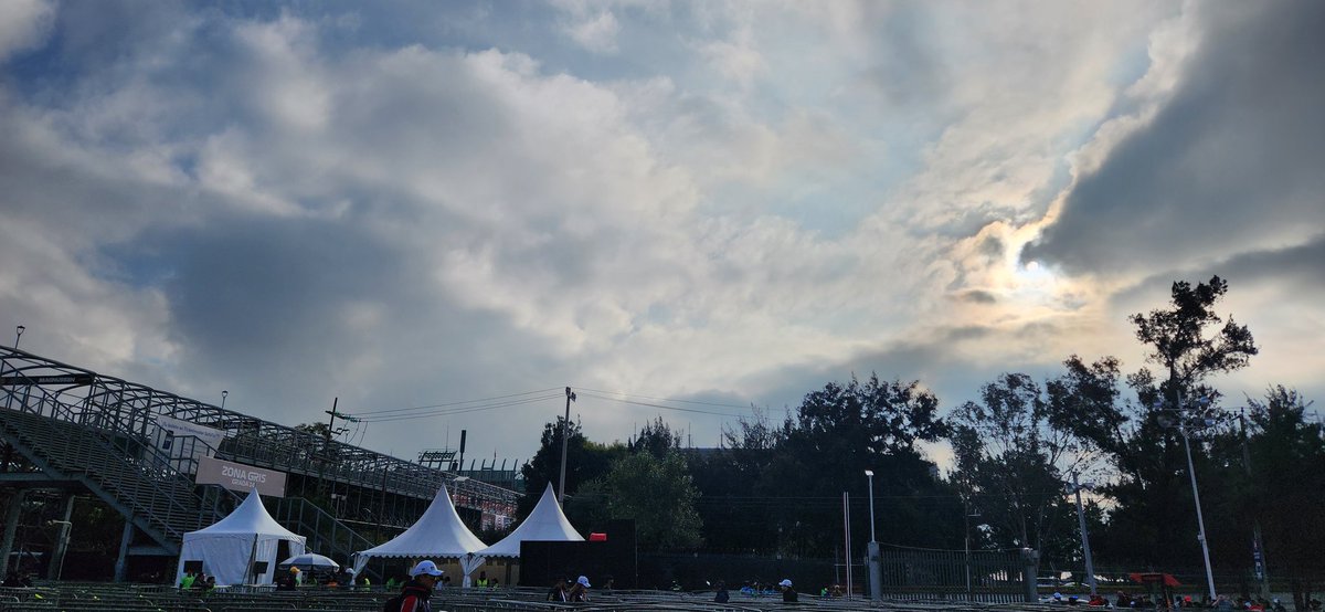 laf1esmipasion's tweet photo. Buenos días #racing, desde temprano en el majestuoso #AHR 🏁❤️🇲🇽  #SergioPerez #ChecoPerez #TeamChecoPerez #TeamCheco #F1 #RedBull #RedBu11 #ATodaVelocidad #MexicoGP  #VamosCheco #VamosMexico 
#sabado  #F1ESTA #Qualy #qualyday https://t.co/ztKnPY2oCX
