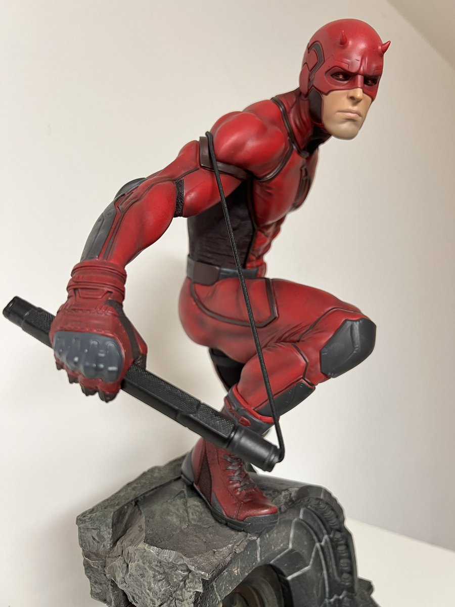 Still one of my favorite statues. And the best look for DAREDEVIL ever!

@collectsideshow #Daredevil #statue #collectibles #ondisplay
