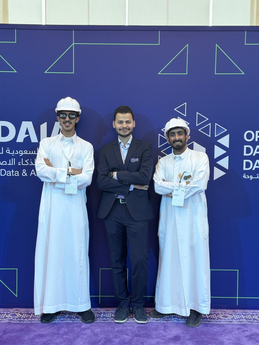 _9bot's tweet photo. ثلاثة أيام جميلة جداً ألتقيت بنخبه من التقنيين @falsaif بالسعودية ، قدمنا مشروع أكثر من ناجح ،
واحاب أشارككم فيديو يشرح الفكره بشكل مختصر للخوذه "Ayan" 
شكراً #سدايا 
#داتاثون_البيانات_المفتوحة 
#Ayan https://t.co/nbSQ1katBh
