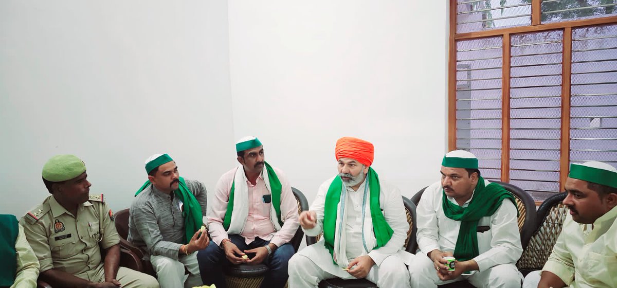 RahulAhBKU's tweet photo. आज गांव #बहादुरपुर में #किसान_किसान_यूनियन की एक मीटिंग आयोजित की गई , जिसमे विश्व विख्यात किसान नेता #चौ_राकेश_टिकैत जी शामिल हुए ,
@RakeshTikaitBKU @OfficialBKU 
@pawankhatanabku @Subhash_BKU https://t.co/jBZnX18Tk9
