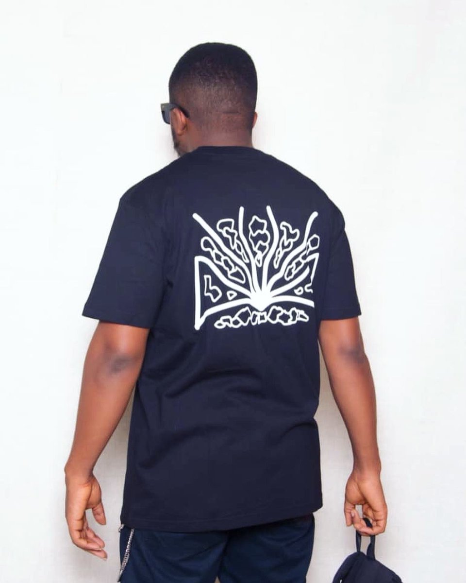 mudcracks_'s tweet photo. “Dessiccation II”
Extreme Dryness.
T-Shirt Available 📈
#fashion #streetwear #mudcracks #africa #ghana https://t.co/VMEo6t8i2s