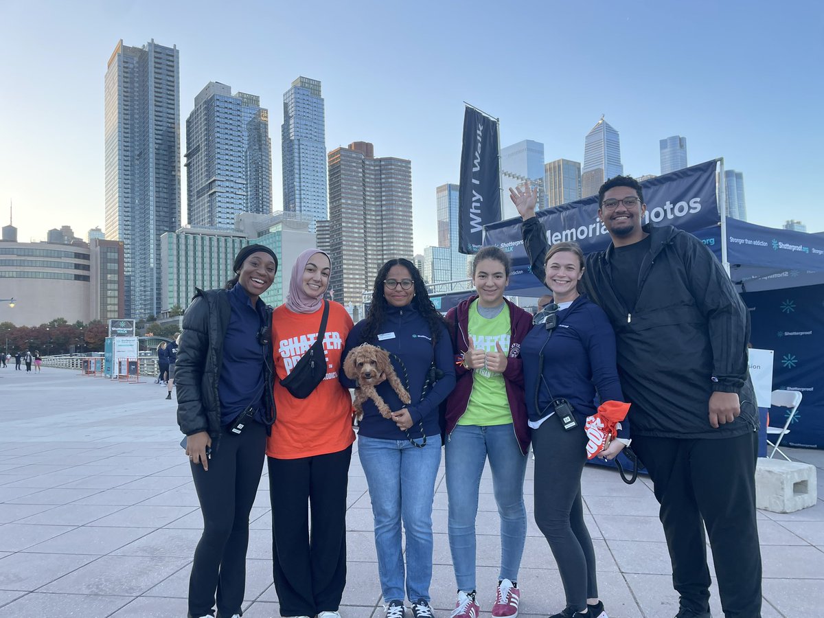 ShatterproofHQ's tweet photo. With thousands of people rising up with us in NYC, we know that every step is bringing us closer to a world where no one has to die from this treatable disease. #ShatterproofWalk #Shatterproof #StrongerThanAddiction #WeDoRecover https://t.co/uu9oCjqE7Q