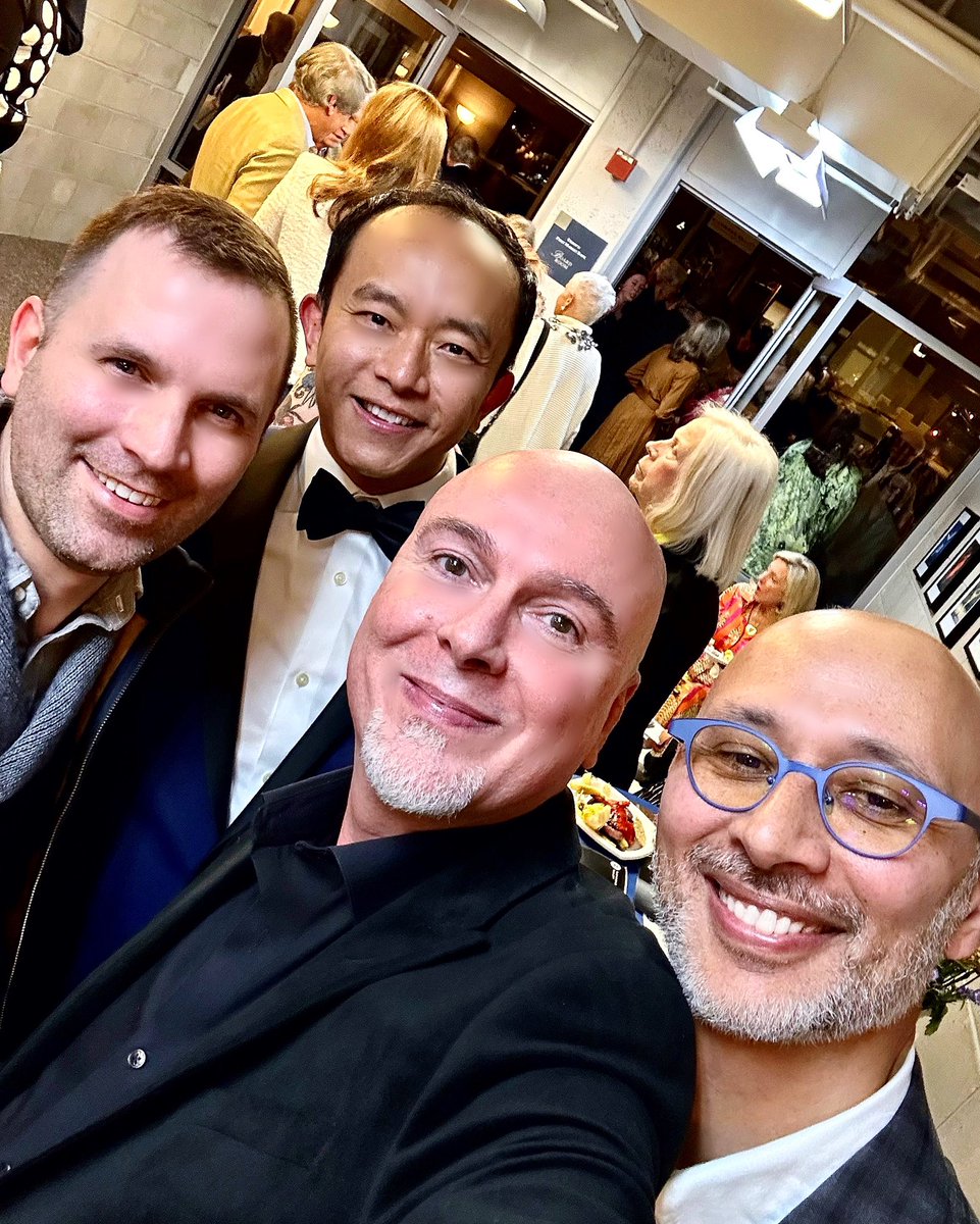 RickHammerly's tweet photo. ”Everything was beautiful at the ballet.”
A wonderful evening and introduction to the @RichmondBallet & such a pleasure meeting incoming Artistic Director, Ma Cong.
#attheballet #rvaarts #StudioOne #worldpremiere #VanishingPoint https://t.co/uBd6rv90Ry