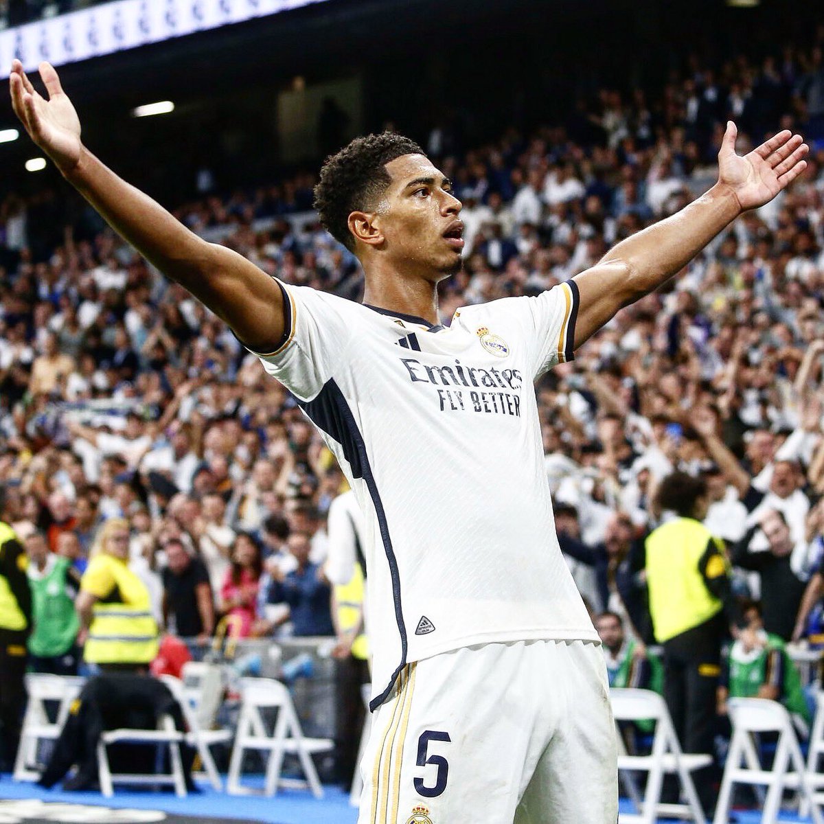 ActuFoot_'s tweet photo. 📊 Jude Bellingham cette saison avec le Real Madrid :

🏟️ 13 matches
⚽️ 13 buts
🅰️ 3 passes décisives

𝗗𝗘́𝗧𝗘𝗥𝗠𝗜𝗡𝗔𝗡𝗧 ! 🥵 https://t.co/oLpS3lPYJD
