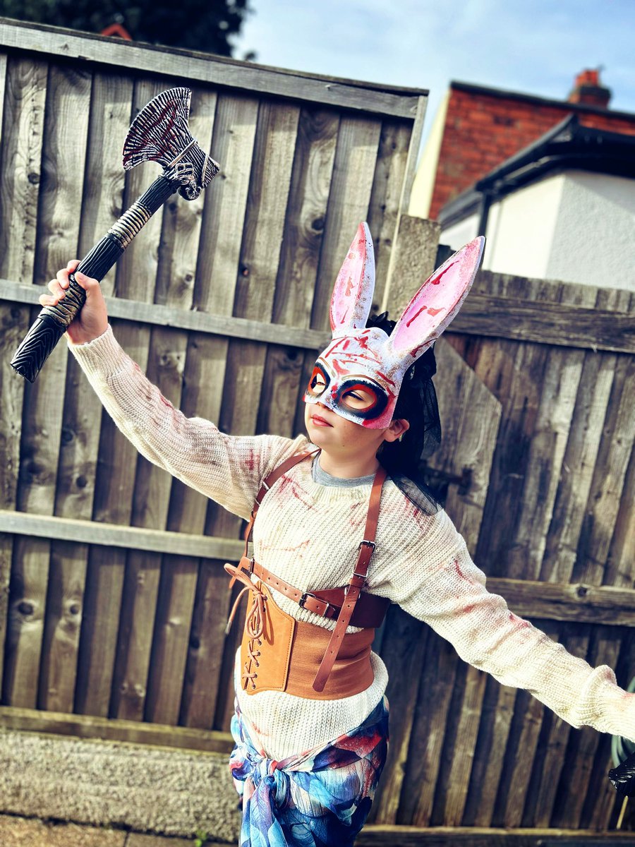 My daughter Cosplaying - The Huntress 
🐰. So Proud, she did all this herself 🥹♥️ #DeadbyDaylight #dbdcosplay #DBD