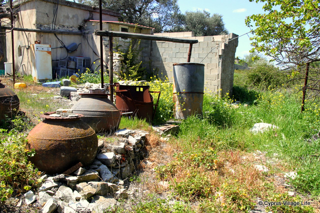 photosofcyprus's tweet photo. Old Zivania distillery in Panagia Village #Cyprus #Panagia #Paphos #Pithari #Zivania #Culture #History https://t.co/dfuLi9Jjgj