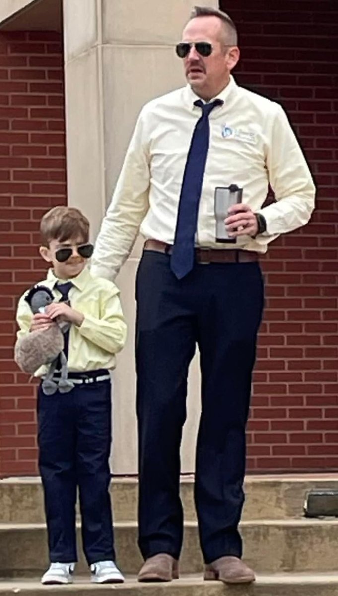 KCBurt's tweet photo. @LibertyMutual it was a little chilly at the local Halloween parade this morning.
#LibertyLibertyLiberty https://t.co/v3ADXeOB2w