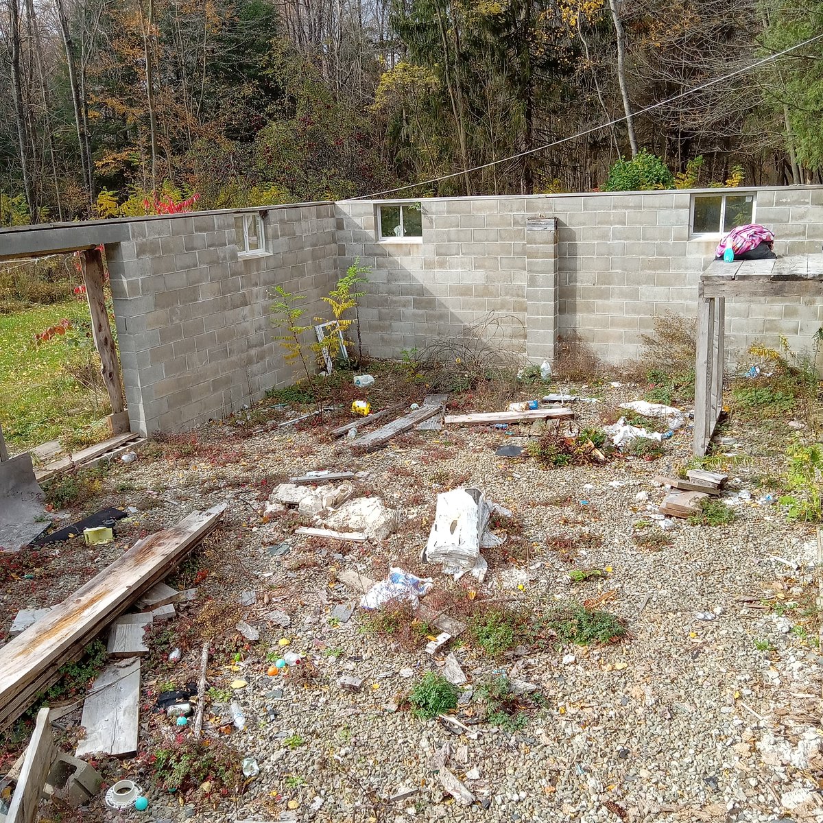 New headquarters I'll be working at for awhile. Not going to show the main house. It's big. #secrets #newhome #Memes