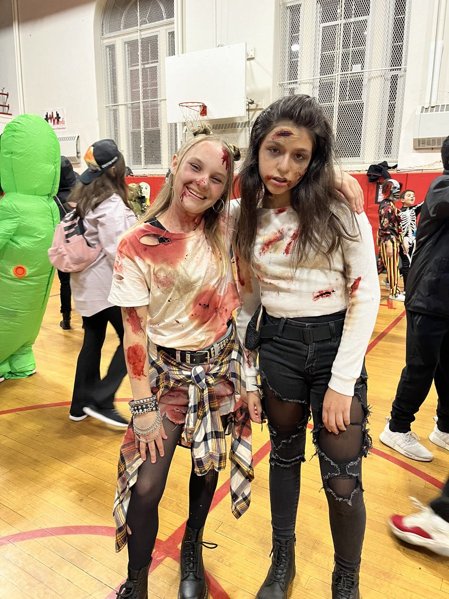 Leslie Van Bell tweet media