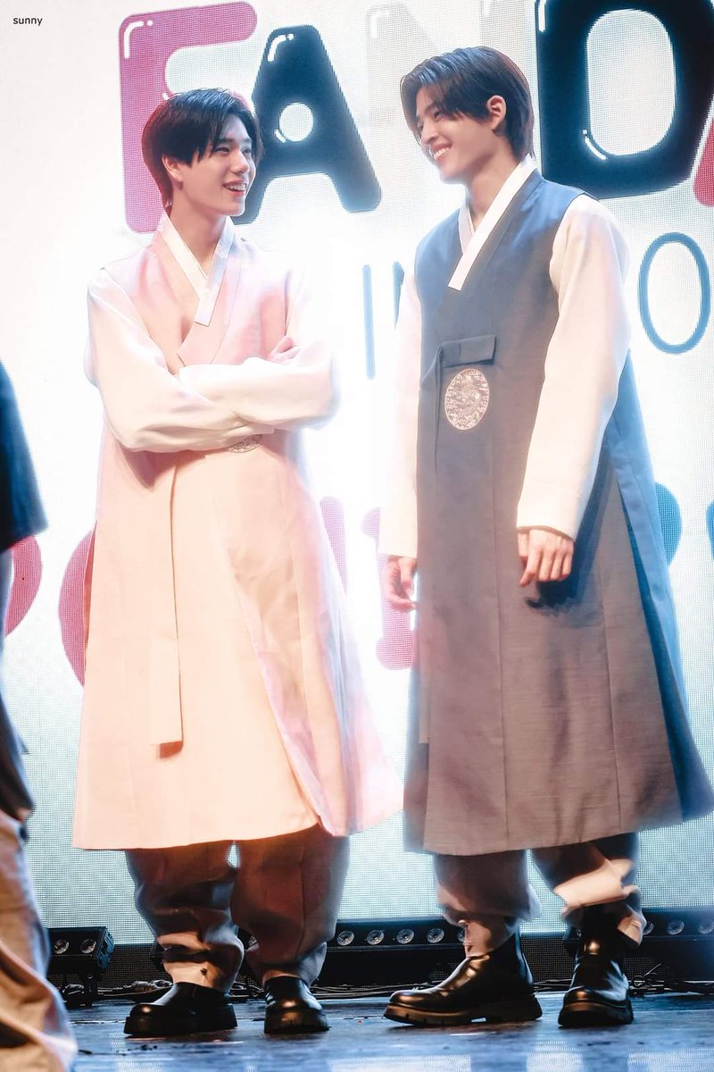 Virgo_cco's tweet image. #3PP Pondphuwin hanbok😆 🐻🐼

#PPfandayxSeoul 
#pondphuwintang 
#Pond #Phuwin #ปอนด์ภูวิน 🐻🐼
@ppnaravit @phuwintang