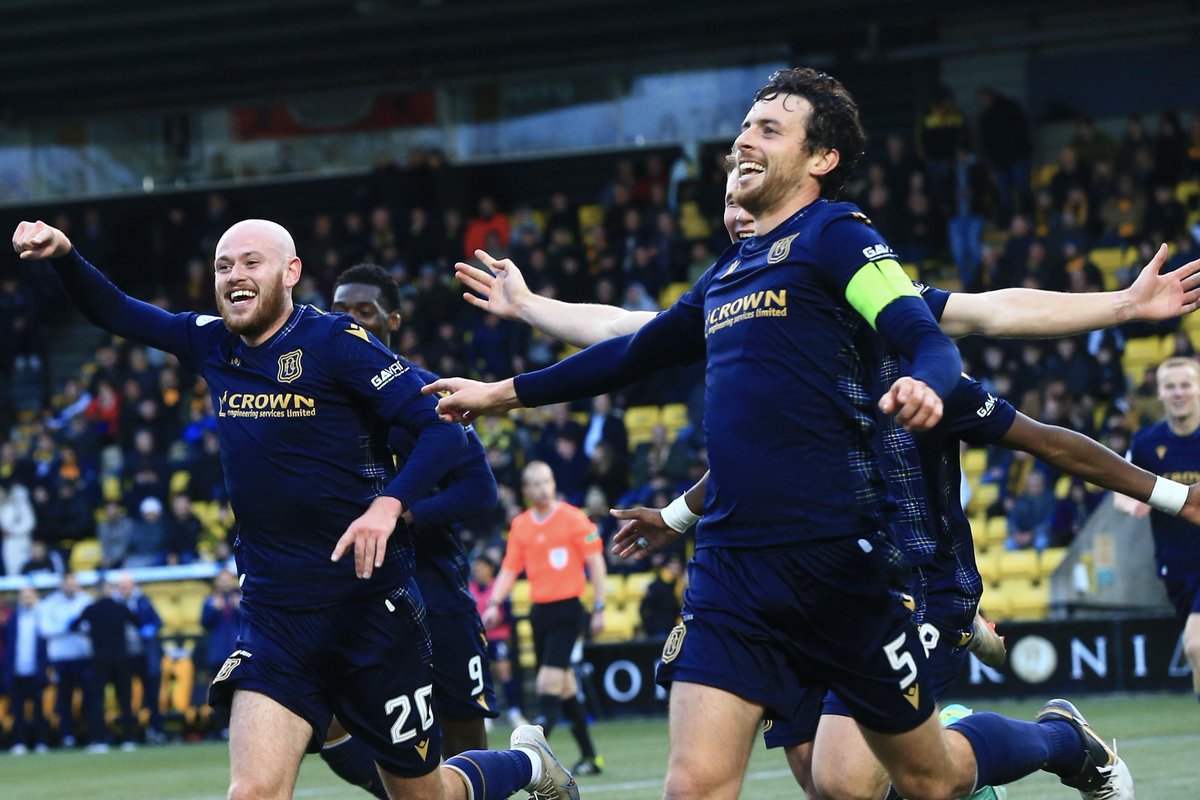 DundeeFC's tweet photo. First away win of the season 
#thedee https://t.co/6kvpYLuCDo
