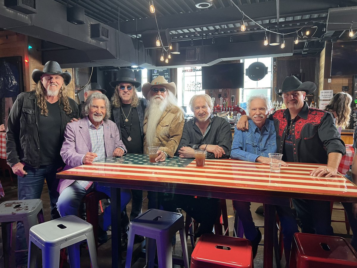 Hanging out with some good friends in Nashville yesterday! Oak Ridge Boys and Trace Adkins! 🤠🎶🎉 A lot of good times and good music over the years!! #oldfriends #oakridgeboys #traceadkins #bigandrich