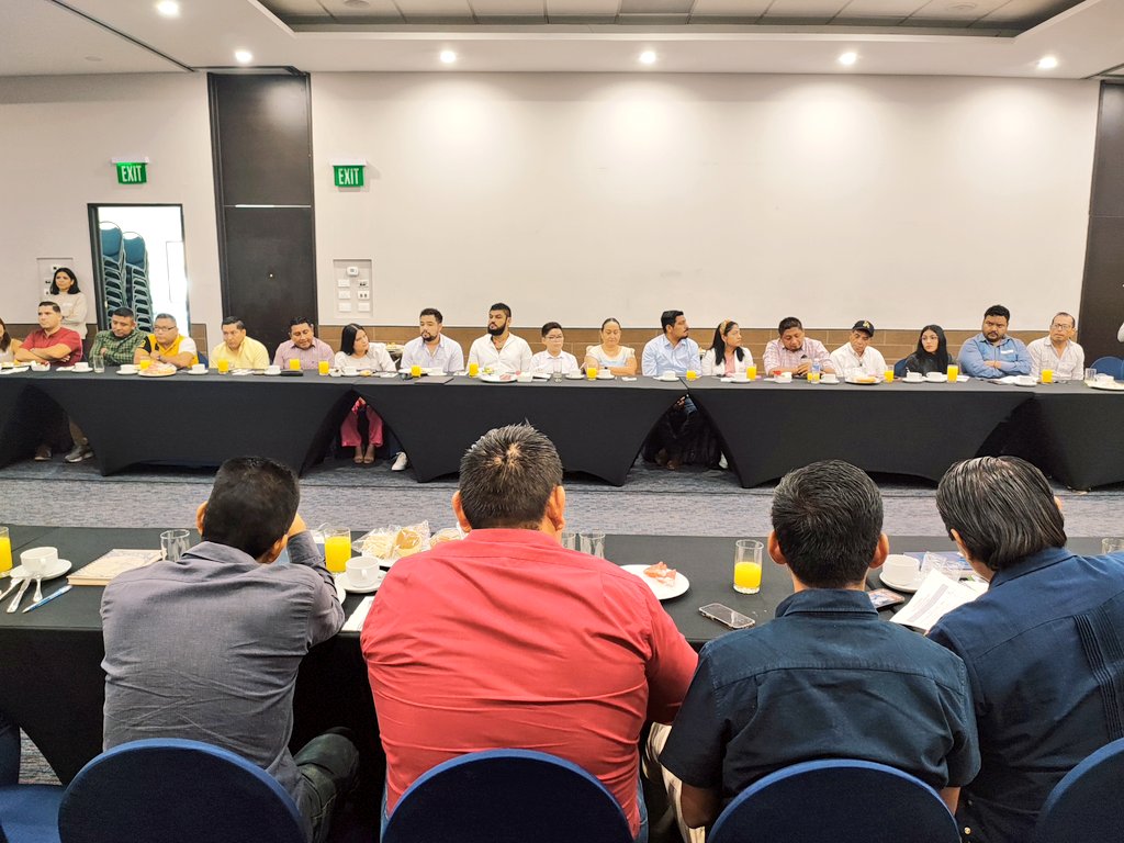 BrianMijangos86's tweet photo. Ya estamos en el "Taller de Liderazgo con Responsabilidad", al servicio de la administración pública.

#SomosUnPuebloTransformandoSuHistoria https://t.co/cSNrA8wkLO