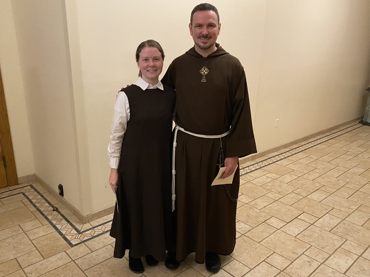 MFVAFriars's tweet photo. Fr. Patrick’s sister, Siobhan entered the Poor Clares of Perpetual Adoration Saturday morning.  Father gave her a special blessing before she walked through the enclosure door.  God bless Siobhan. 🙏🏼
@OLAMShrine https://t.co/MGJnWcAkKh