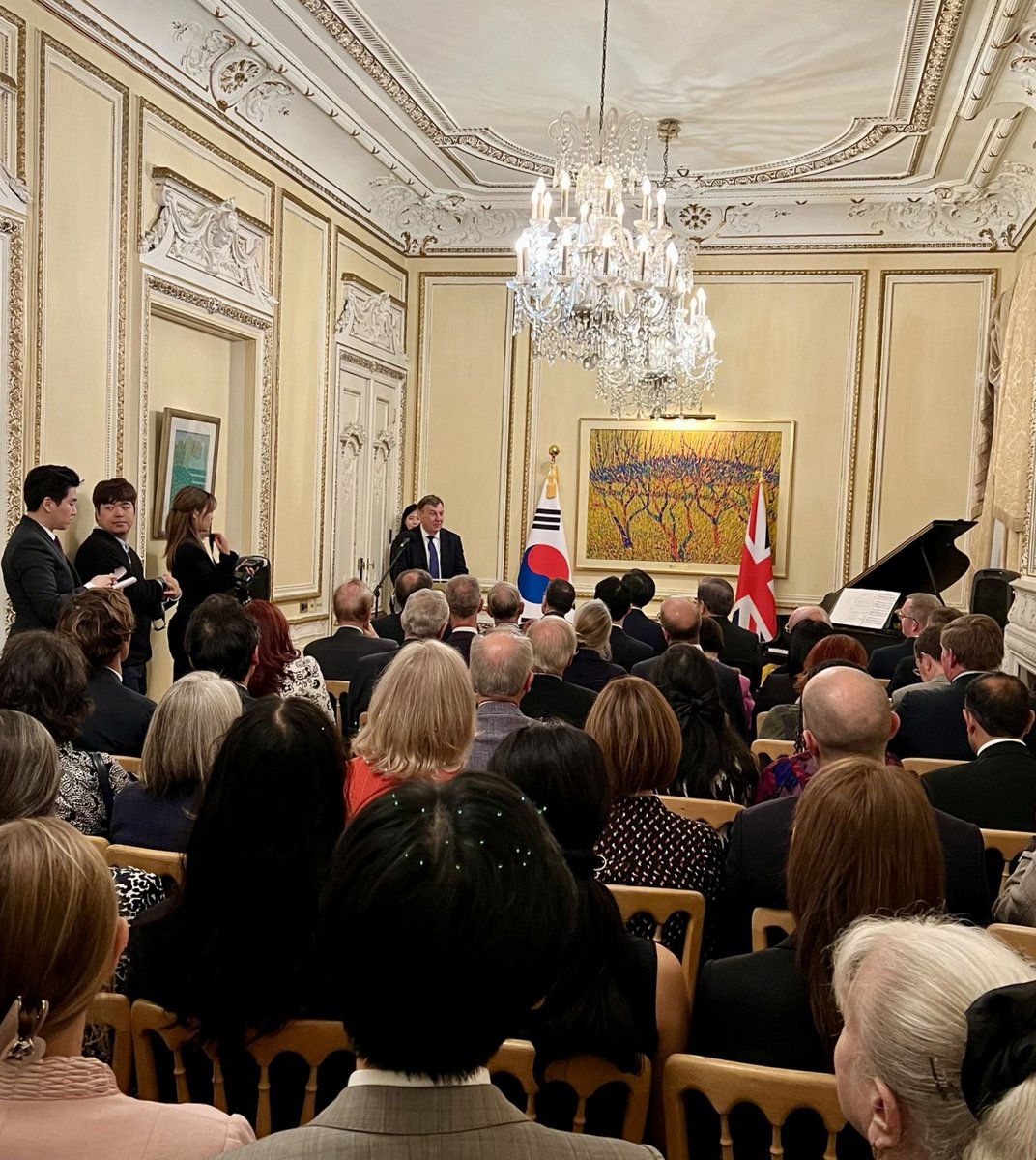BritKoreanSoc's tweet photo. BKS members had a wonderful evening at the Korean Night reception at the Korean Ambassador's Residence on 27th September commemorating 140 years of Korea-UK Diplomatic Relations in the presence of @FMParkJin, @MOFAkr_eng. https://t.co/cT8IjSHMd4