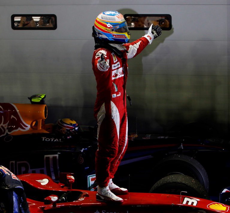 🗣️: "¿La historia de mi festejo? Es por Fernando Alonso. 

Lo vi hacerlo en Singapur 2010 y me encantó, es mi ídolo desde pequeño"

✍🏻Jude Bellingham luego de El Clásico