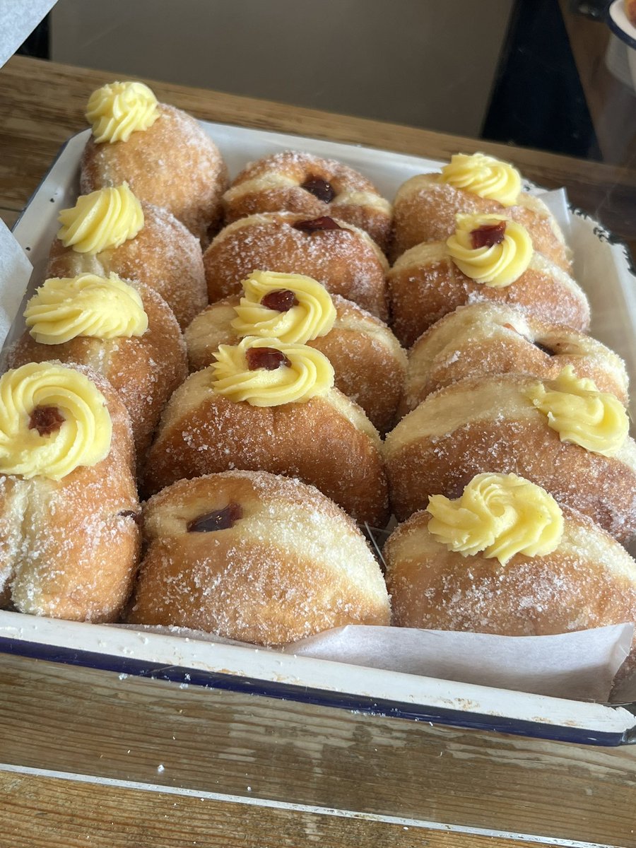 Andrewmc1975's tweet photo. Great to visit the wonderful Jewish bakery in Hampstead again this afternoon. The freshly made donuts were awesome! #KarmaBread ๐ฎ๐ฑ https://t.co/HoljEwlelV
