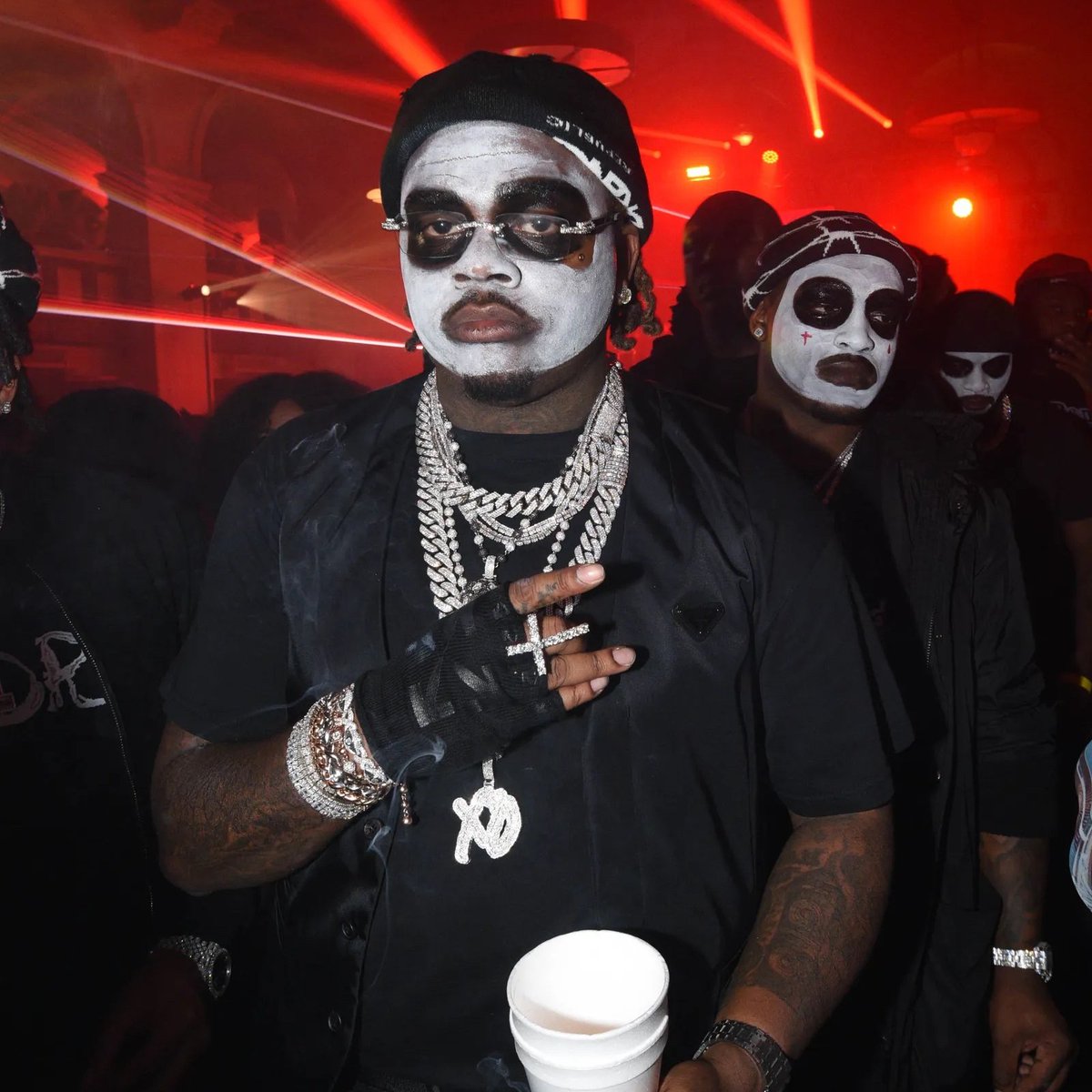 LyricaLemonade's tweet photo. Happy Halloweekend💀 https://t.co/Fq81vzW8SX