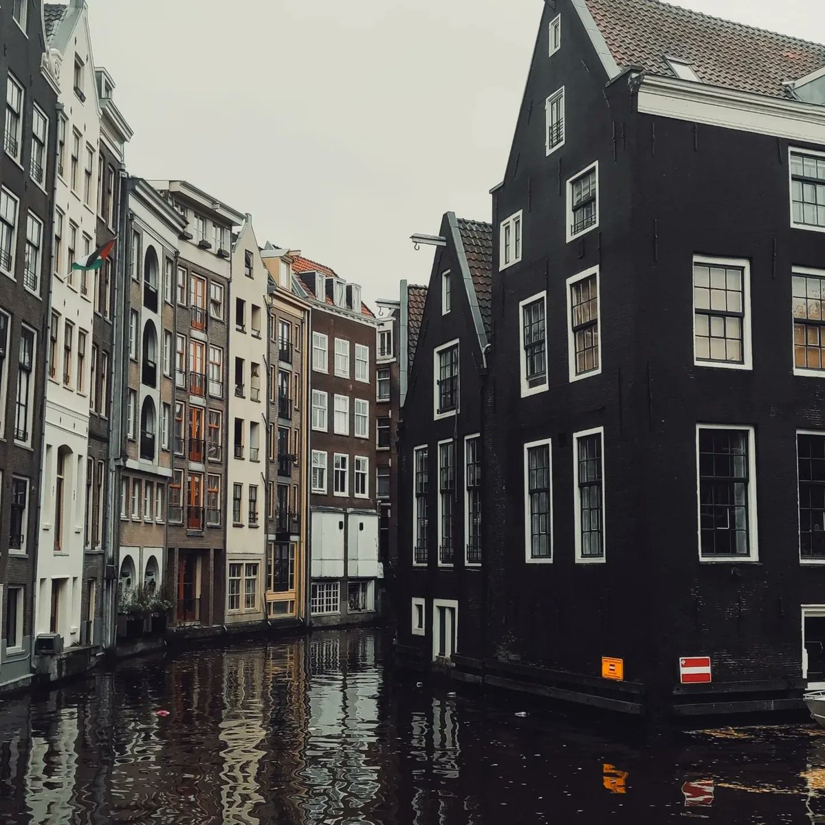 egimons's tweet photo. Hello 🇱🇺 🌆 #amsterdam #cityvibe #Netherlands https://t.co/78WLscOyNH