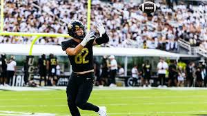 Blessed to recieve an offer from UCF!! Thank you <a href="/CoachGusMalzahn/">Coach Gus Malzahn</a> <a href="/CoachB_Blackmon/">Brian Blackmon</a> @MohrRecruiting <a href="/Andrew_Ivins/">Andrew Ivins</a> @BenMoore247 <a href="/ItsCoachMcCarty/">Perry McCarty</a> @Rivals_Clint <a href="/ChadSimmons_/">ChadSimmons</a> <a href="/UCF_Football/">UCF Football</a>