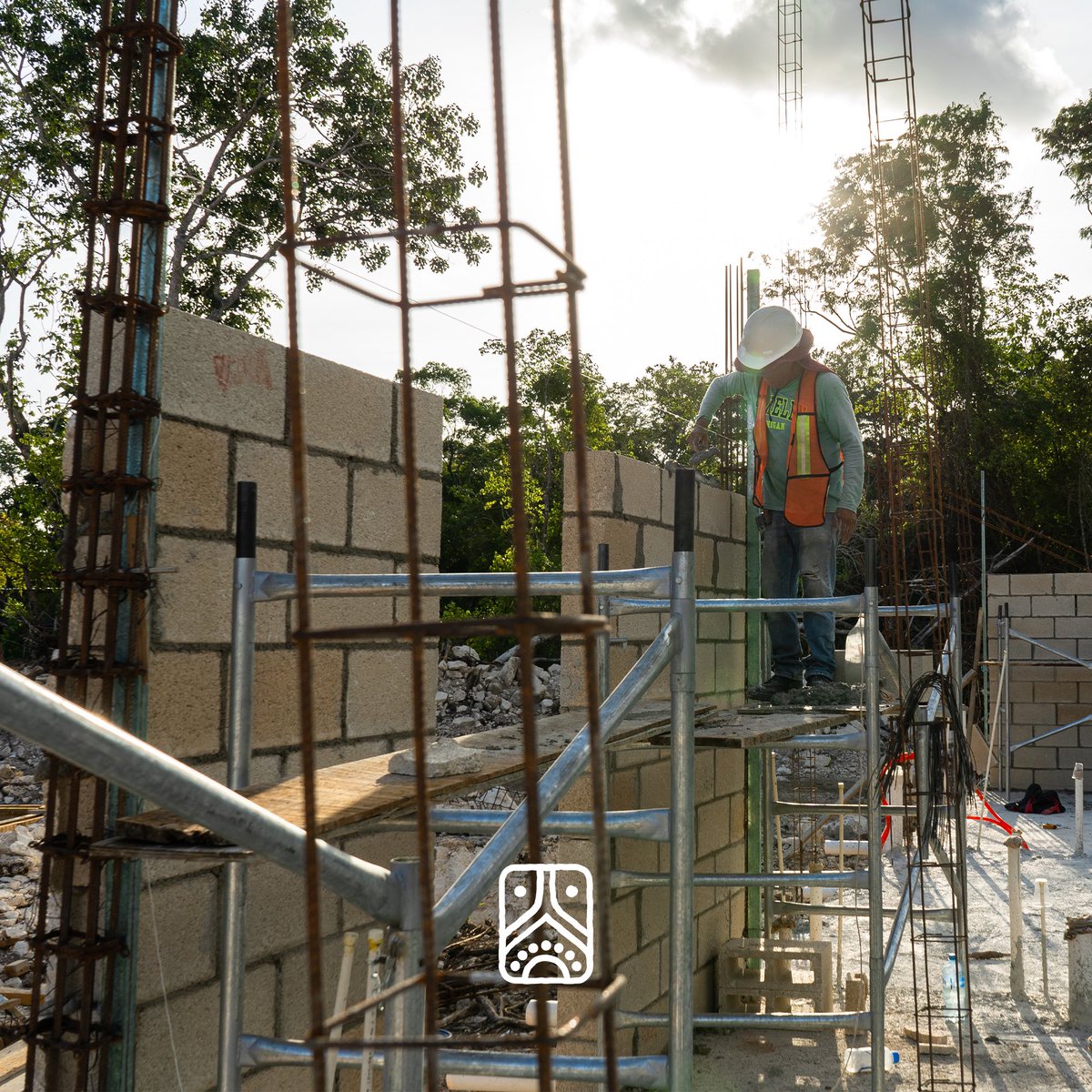 NativaTulum's tweet photo. ¡En Nativa Tulum, el trabajo no se detiene! 
Nuestro increíble equipo está avanzando a toda velocidad para hacer realidad tu sueño en el paraíso. ¡No te pierdas los avances en nuestra #obra ! 🚧🏗️ 

¿Quieres conocer más de #nativatulum? https://t.co/zvSjTZhMZ6