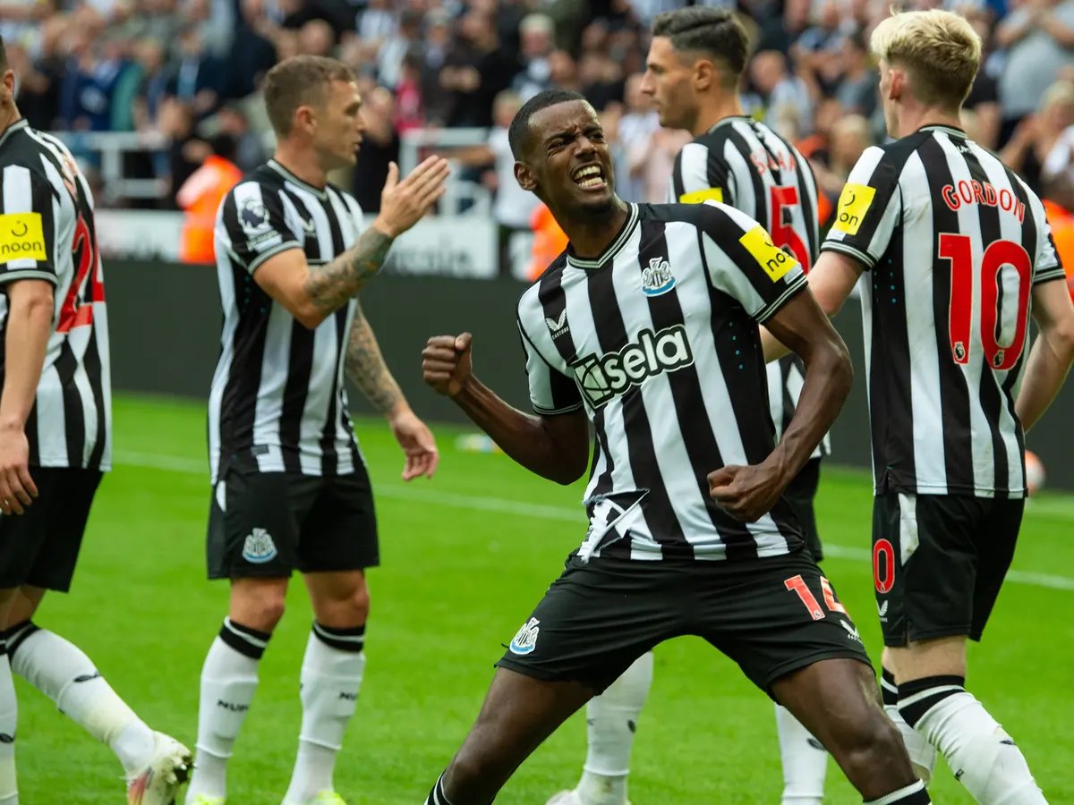 Isak_NUFC's tweet photo. Newcastle XI face Wolves: Pope; Trippier, Schar, Lascelles, Burn, Guimaraes, Longstaff, Joelinton, Almiron, Wilson, Gordon. #WOLNEW https://t.co/1RyWIob1Rs