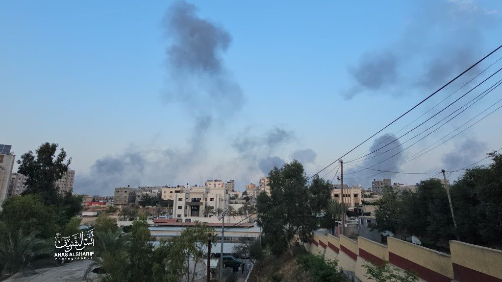 Pictures: heavy lsraeli bombing to the north of Gaza Strip.
