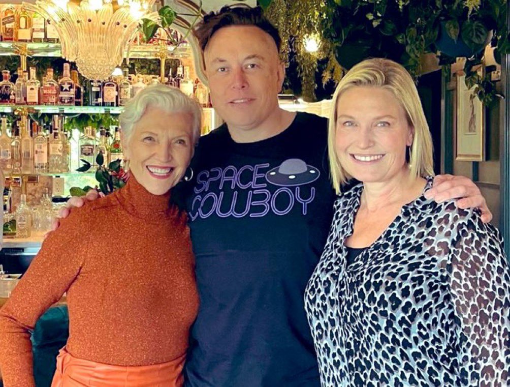 ElonMuskAOC's tweet photo. Family comes before everything… https://t.co/jqRuUARCr6