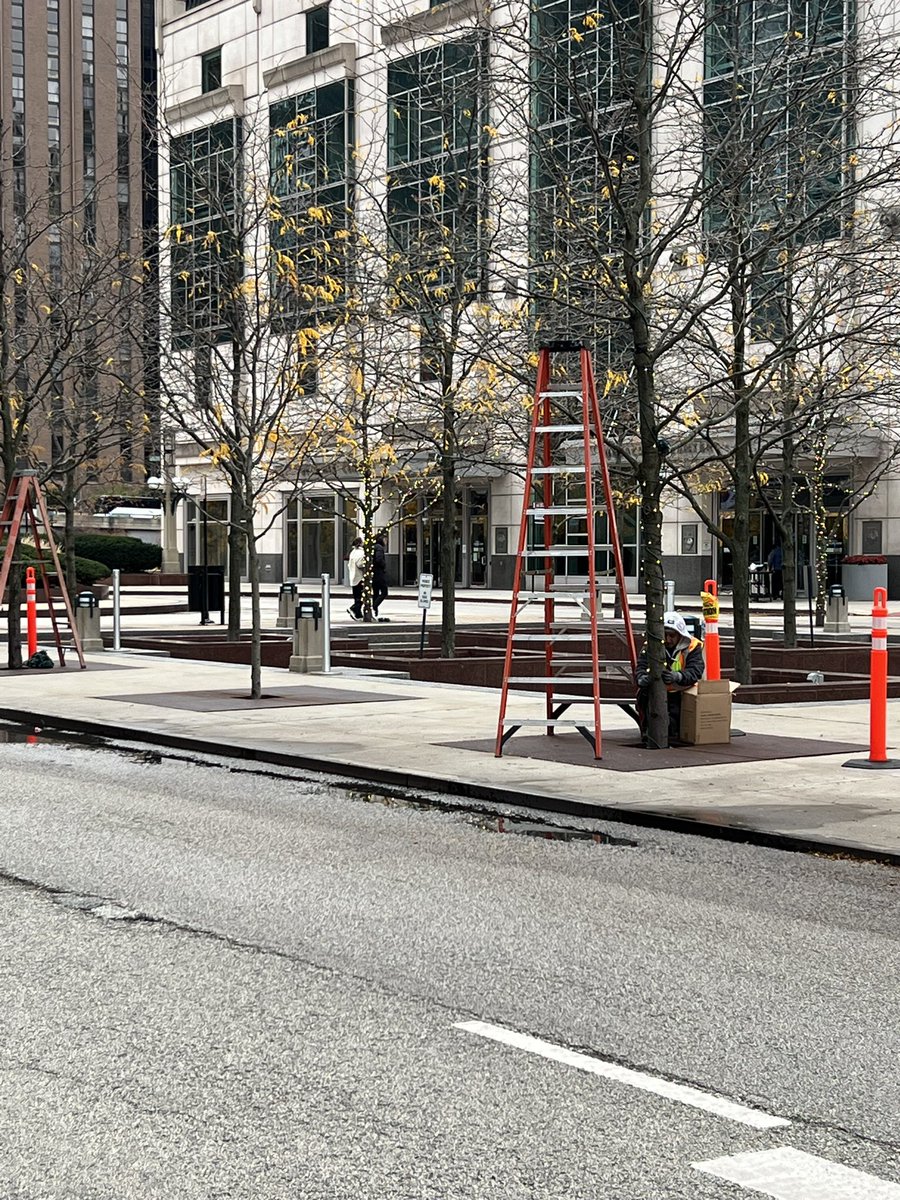 Q101Chicago's tweet photo. Halloween hasn’t even happened yet and the Christmas lights are already going up in the city! - @joeydomenick 🎃 https://t.co/Nc5WpyqBcy