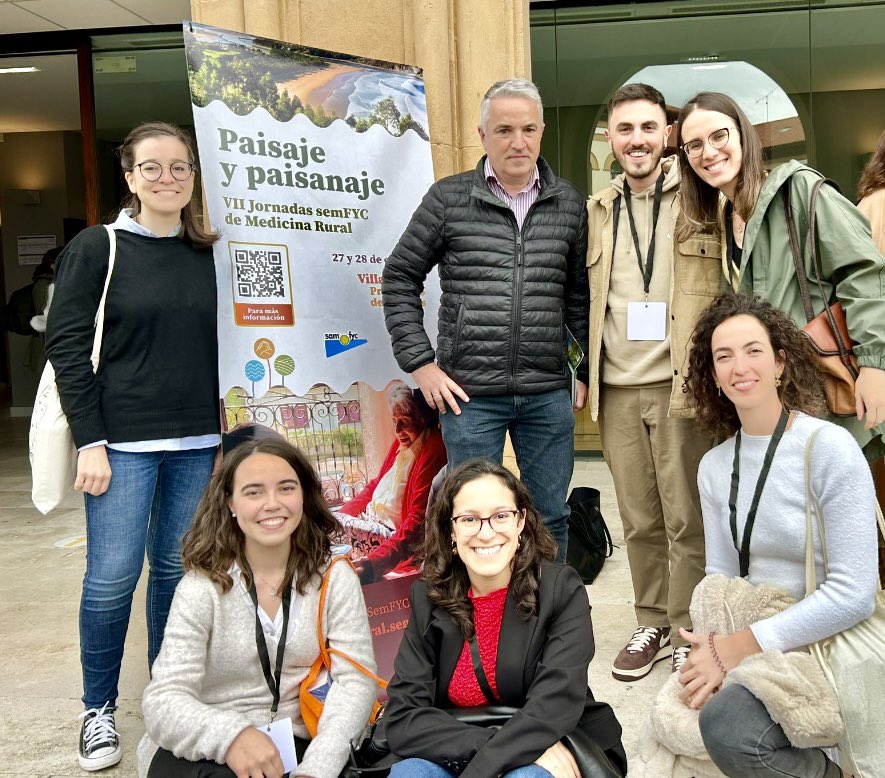 andonimendoz's tweet photo. Terminadas las Jornadas de Medicina Rural en Villaviciosa, Asturias,me llevo en el corazón esta imagen junto a jóvenes residentes de Medicina de Familia.Son tan jóvenes como brillantes y preparados,con una ilusión que a mi me esperanza un futuro para la medicina y el mundo rural. https://t.co/NzyDPeMdnM