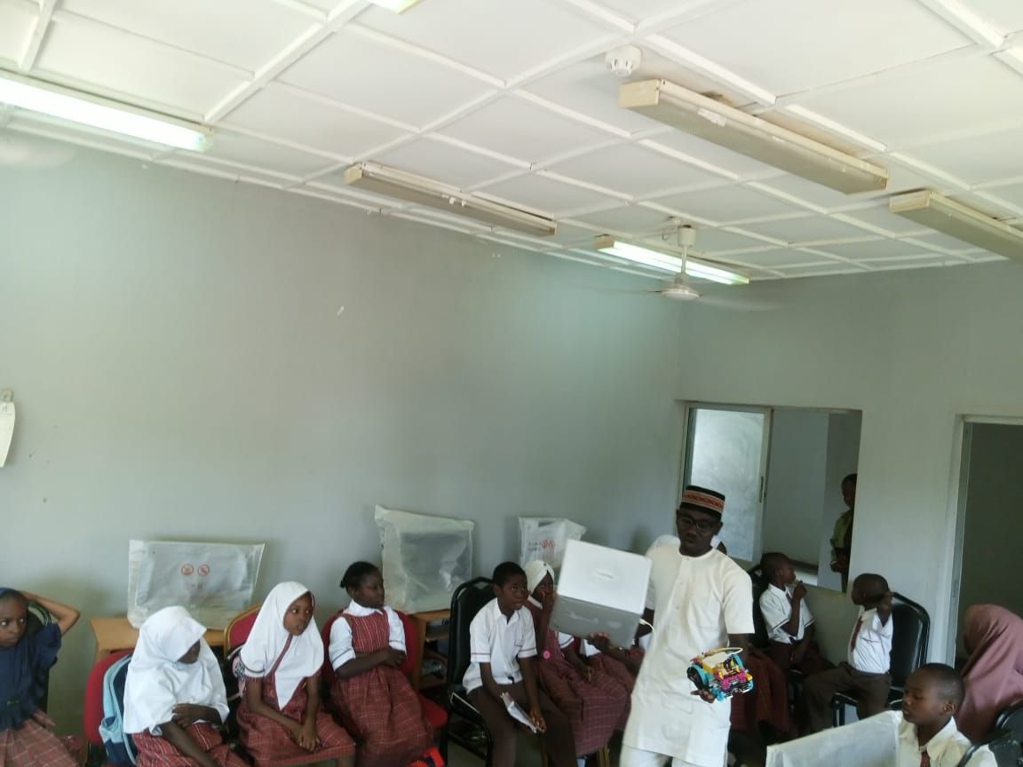 coderina's tweet image. Double session
Its a double session with the students of Alphabetics of Phonics Primary, at Bauchi National Library.
#coderinaib
@sap4good @dowNewsroom @NigEducation @FIRSTLEGOLeague @Ford @firstweets @LEGOFoundation
#STEAMeducation #SaturdayVibes