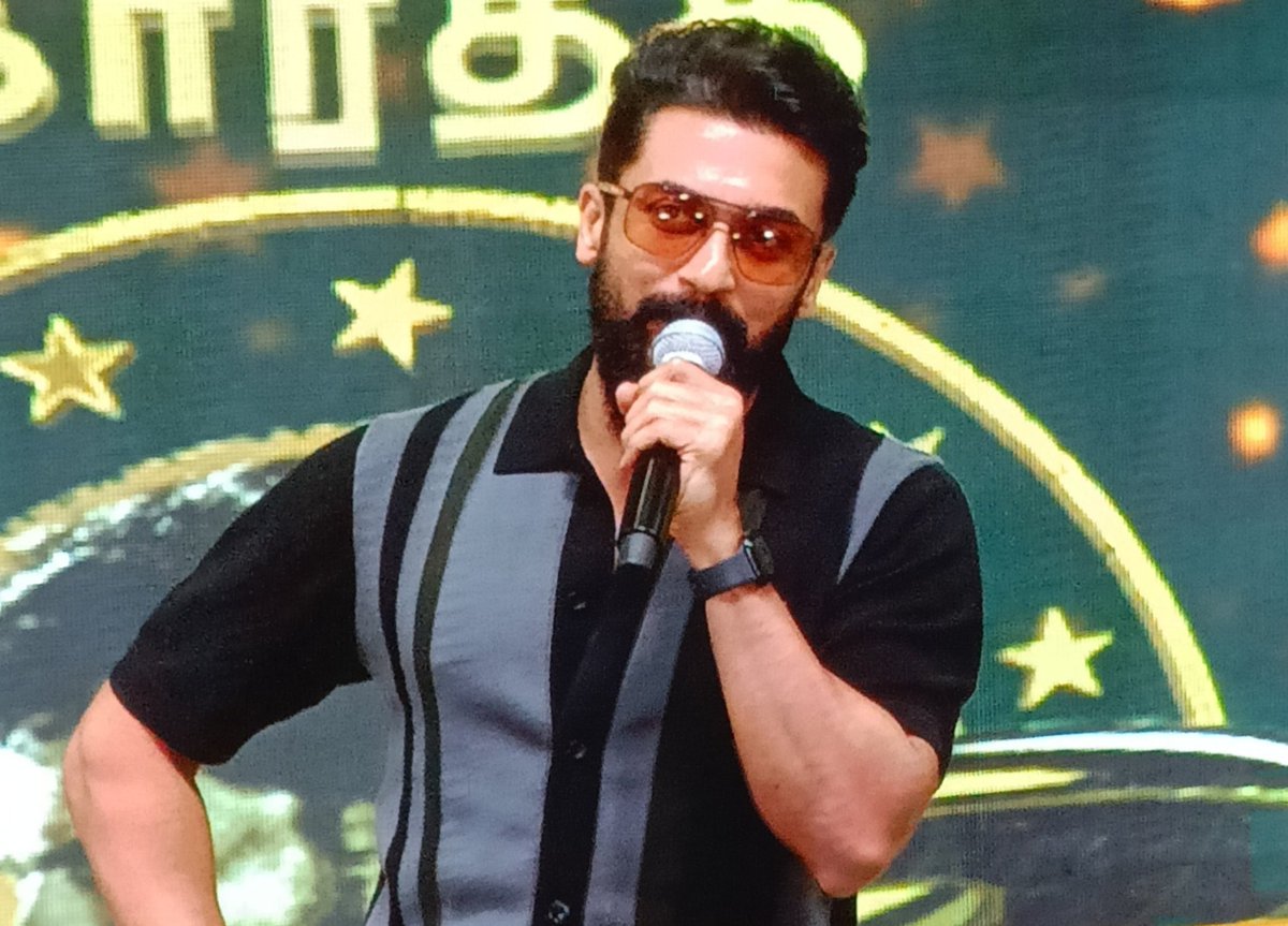 SuriyaFansTeam's tweet photo. • Definition Of Masss &amp; Class : @Suriya_offl 🔥
#JapanTrailerLaunch | @Suriya_offl https://t.co/kTyEyHXKHM