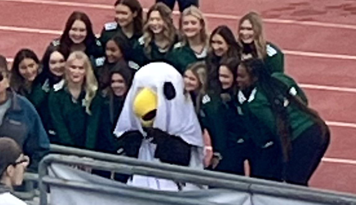 A2Sasha's tweet photo. AAAAH! SWOOPY! 🦅👻 #EMUEAGLES #EMUGAMEDAY #GOEAGLES https://t.co/GO8Lgraglv