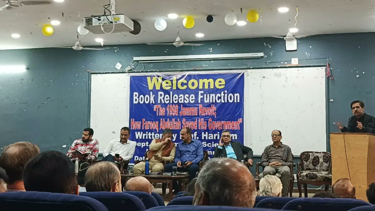 atulsudanjjsf's tweet image. During the book release function of "The 1998 #Jammu #Revolt. Written by @DostKhan_Jammu on how #JJSF led a historical 62 days long agitation in Jammu. After which we got SMVDU &amp;amp; SKAUST-J. @SaveSabrimala @ZorawarJamwal @HShishu @AnkurSharma_Adv @bakhshi_nitin @OfficeOfLGJandK