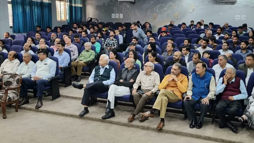 atulsudanjjsf's tweet image. During the book release function of "The 1998 #Jammu #Revolt. Written by @DostKhan_Jammu on how #JJSF led a historical 62 days long agitation in Jammu. After which we got SMVDU &amp;amp; SKAUST-J. @SaveSabrimala @ZorawarJamwal @HShishu @AnkurSharma_Adv @bakhshi_nitin @OfficeOfLGJandK