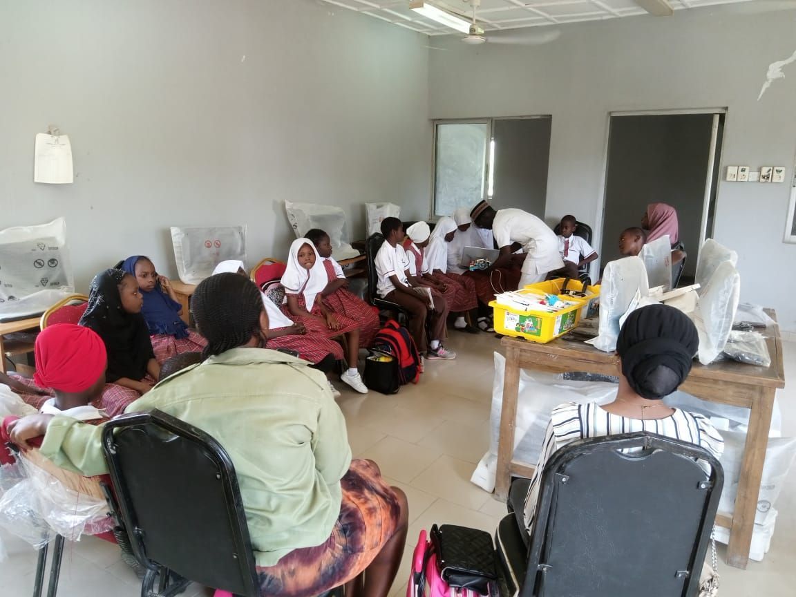 coderina's tweet image. Double session
Its a double session with the students of Alphabetics of Phonics Primary, at Bauchi National Library.
#coderinaib
@sap4good @dowNewsroom @NigEducation @FIRSTLEGOLeague @Ford @firstweets @LEGOFoundation
#STEAMeducation #SaturdayVibes