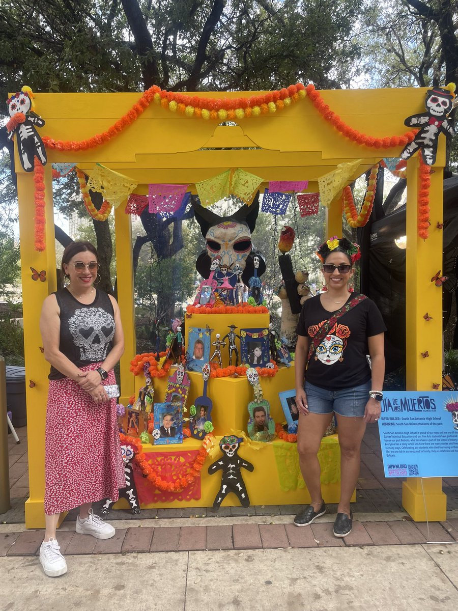 aTechnolochic's tweet photo. Vote for our alter #1032 @SSAISDssahs!
So many bobcats helped with this project! #CTE #FineArts #diaDelosMuertos https://t.co/bW5WQClvFz