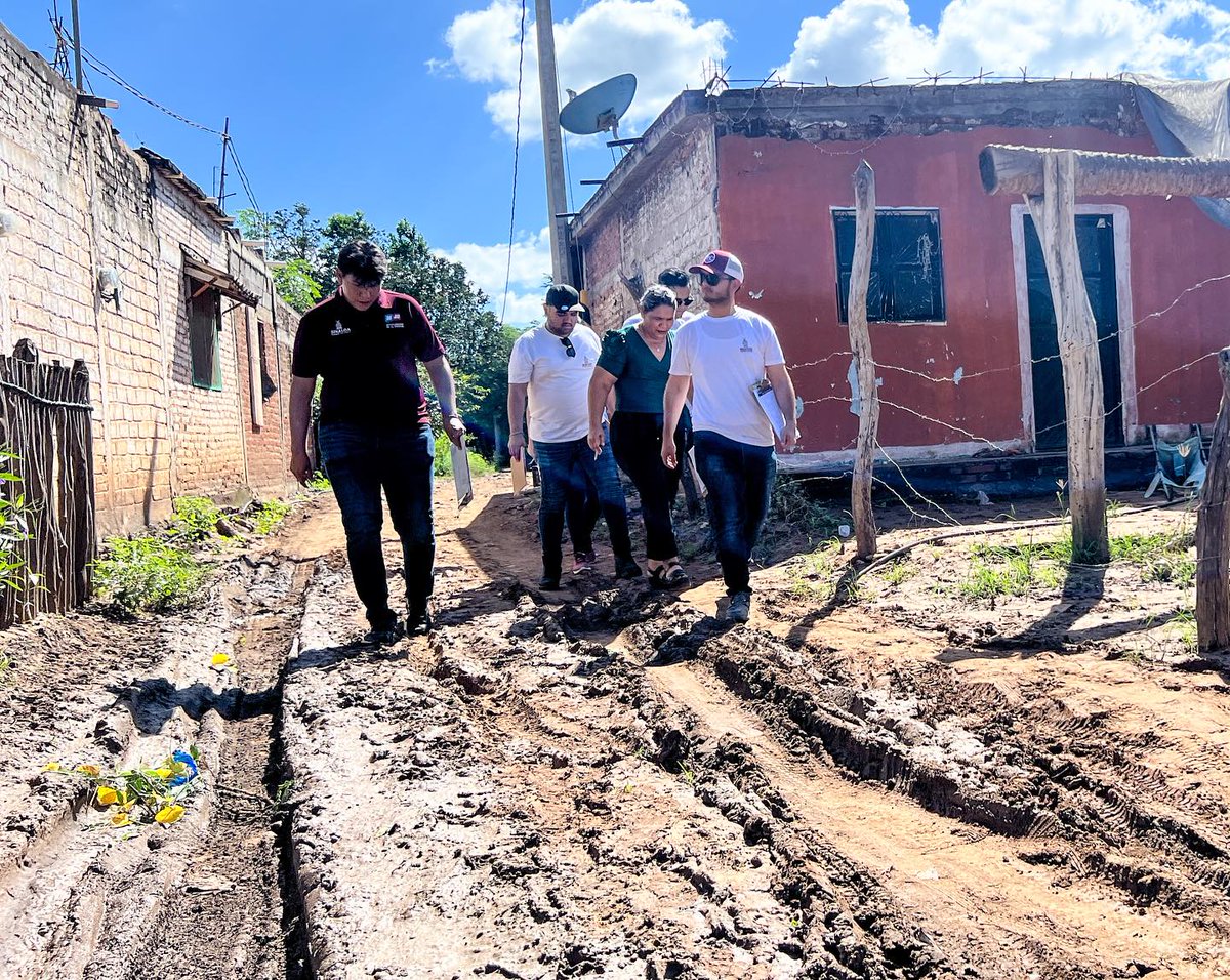 ISJUmx's tweet photo. Seguimos trabajando en conjunto de el Gobierno del Estado de Sinaloa para atender a las y los sinaloenses que aún se encuentran afectados por el fenómeno natural #Norma. Ayer fue turno de el municipio de El Rosario y las comunidades de El Tablón Viejo, Matadero y Potrerillos 📷 https://t.co/1GDBx9IbHn