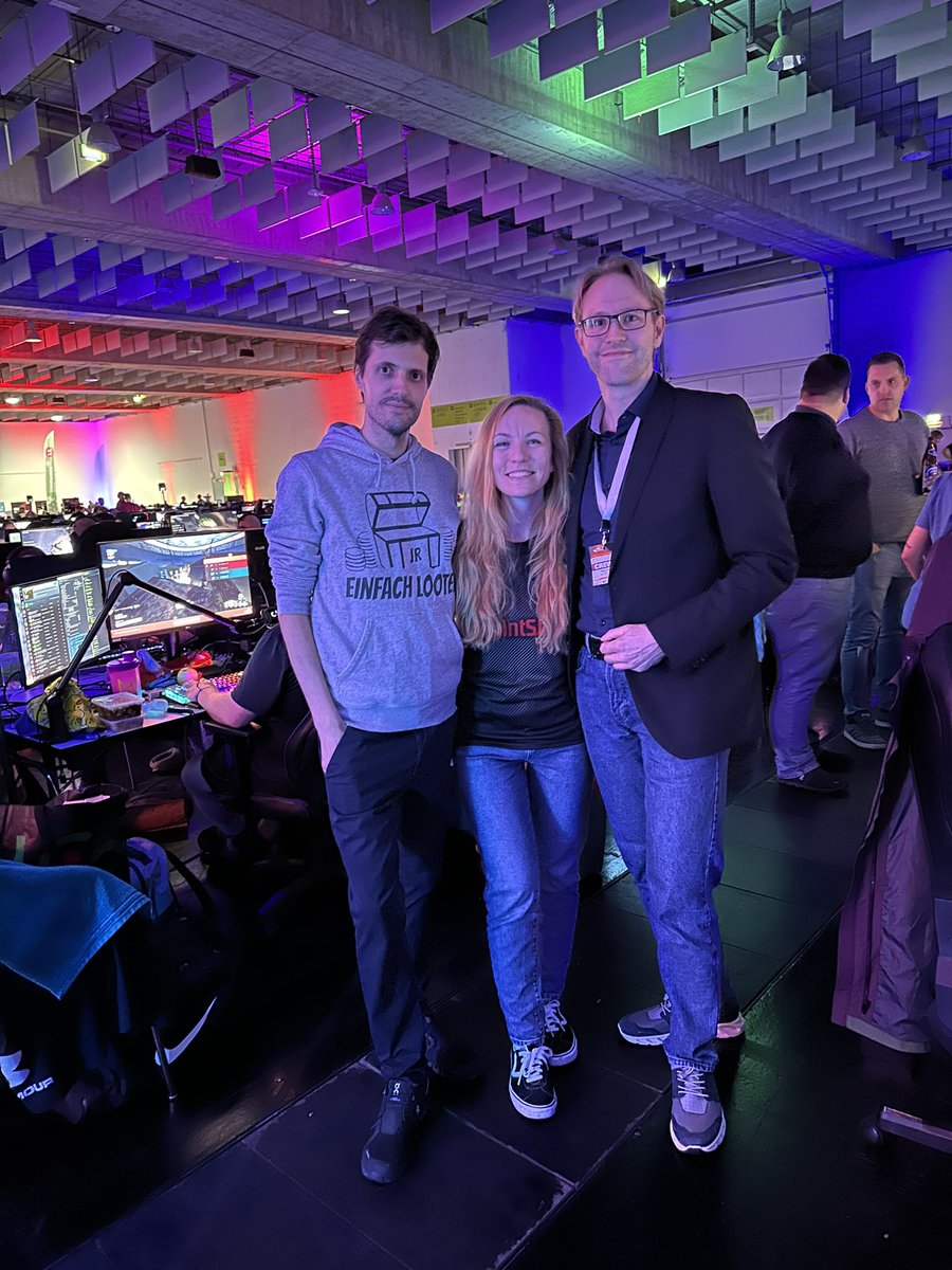 jessirockstv's tweet photo. Kurzbesuch auf der #VulkanLAN23 , immer nett hier :) aber is wird zu wenig Barbar gespielt! https://t.co/aSJji7Onza