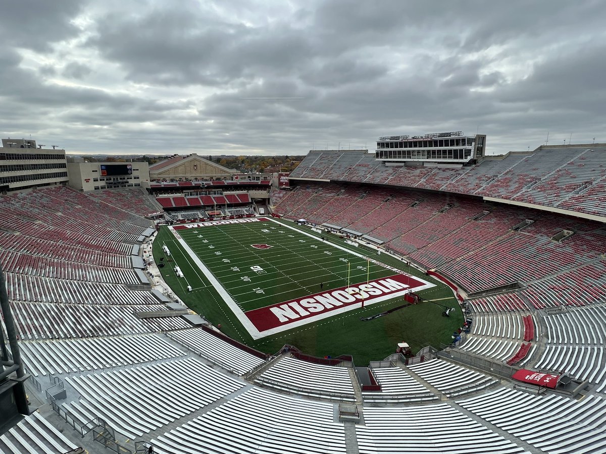 BarstoolBigCat's tweet photo. Perfect Big Ten Football weather https://t.co/1RFPcyuVBs