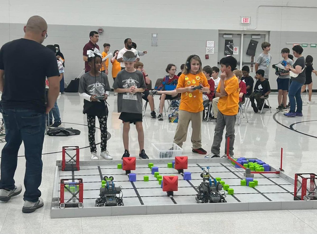 JASArockets's tweet photo. All four teams are presenting a strong showing. So proud of the #JASAbots. For the JASA teachers following along at home, you can download the Vector IQ app and we’re team 86442.🤖 @JMCSchools @suptking https://t.co/k8mA8Sv9bh